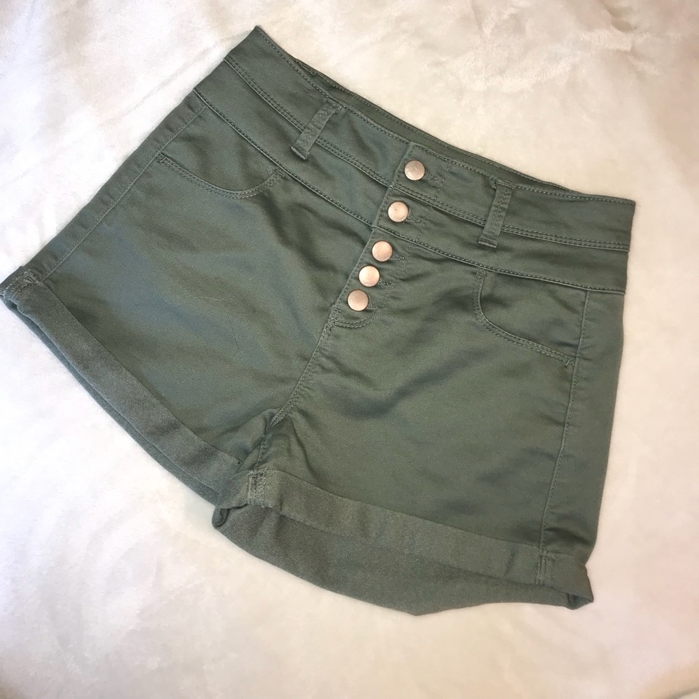 Army green high waisted shorts